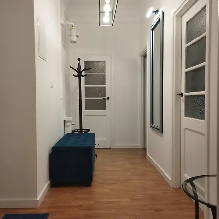 Stylish Bright Ochota With Balcony ורשה