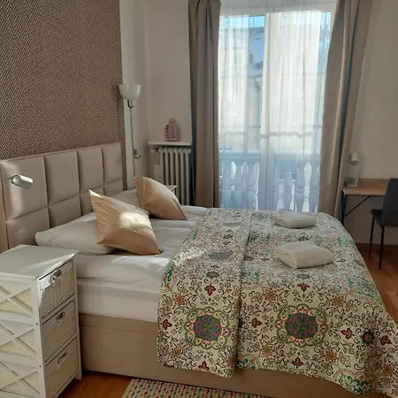 Stylish Bright Ochota With Balcony ורשה