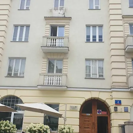 Stylish Bright Ochota With Balcony דירה