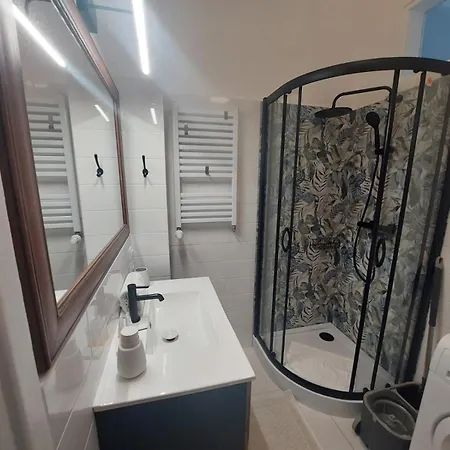 Stylish Bright Ochota With Balcony 아파트